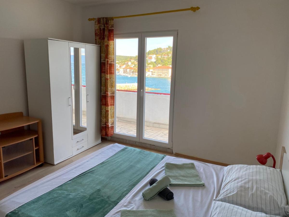 Apartments Peronja Jelsa Seafront Luaran gambar