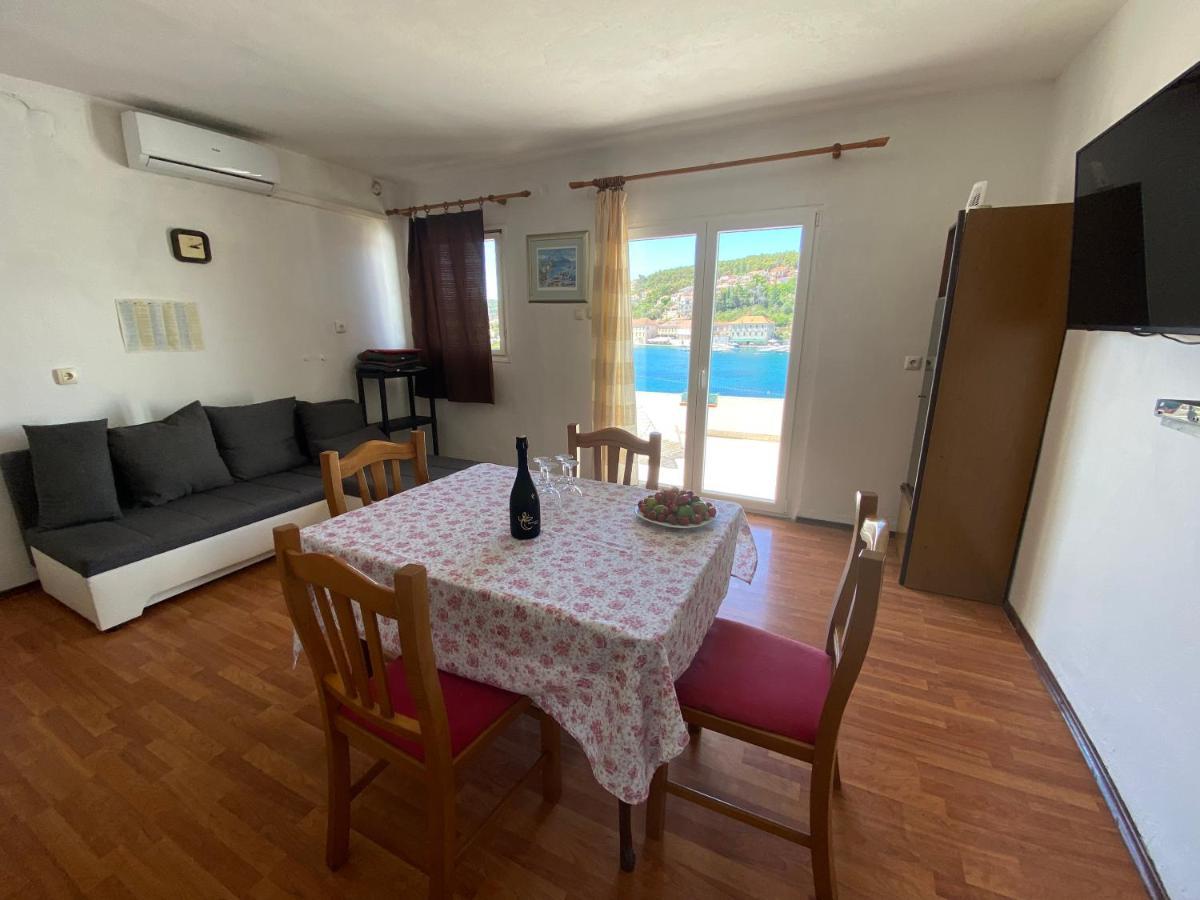 Apartments Peronja Jelsa Seafront Luaran gambar
