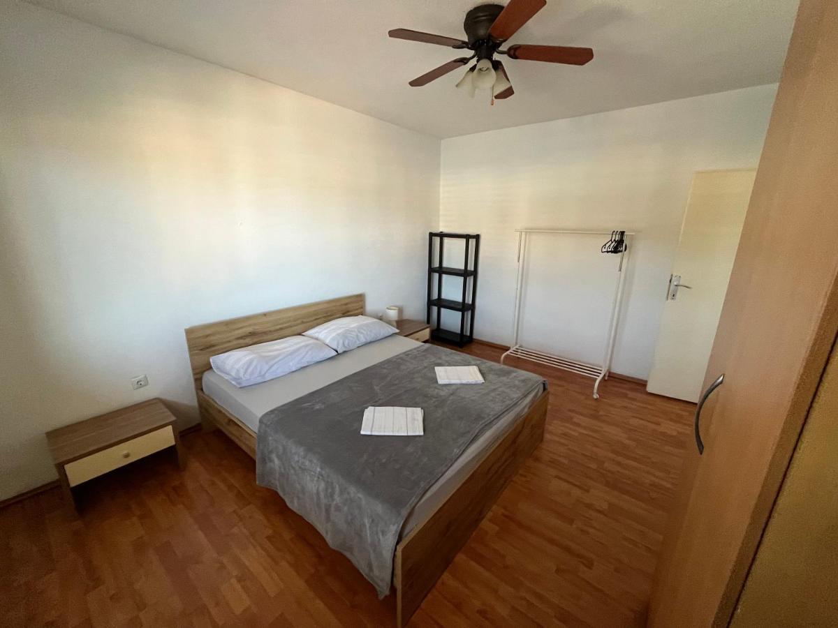 Apartments Peronja Jelsa Seafront Luaran gambar