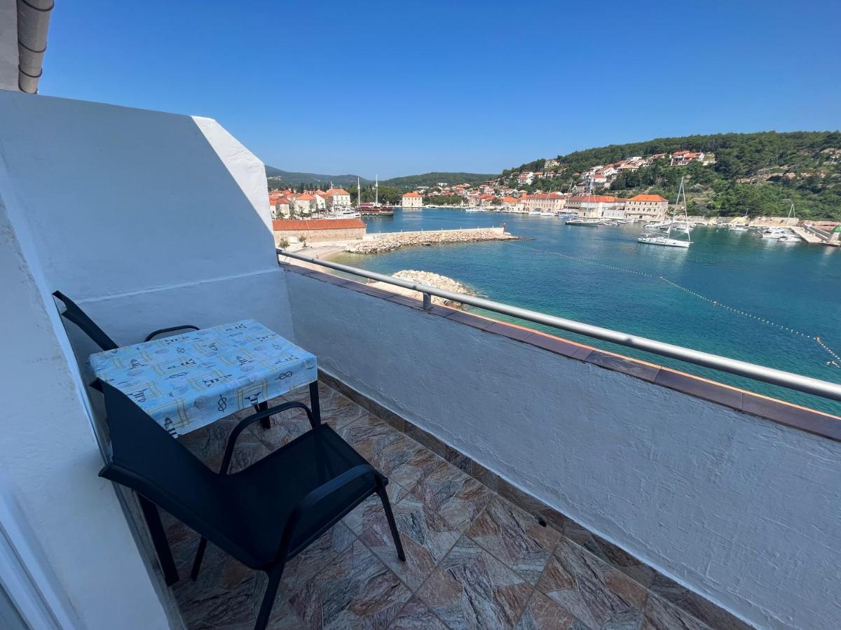 Apartments Peronja Jelsa Seafront Luaran gambar