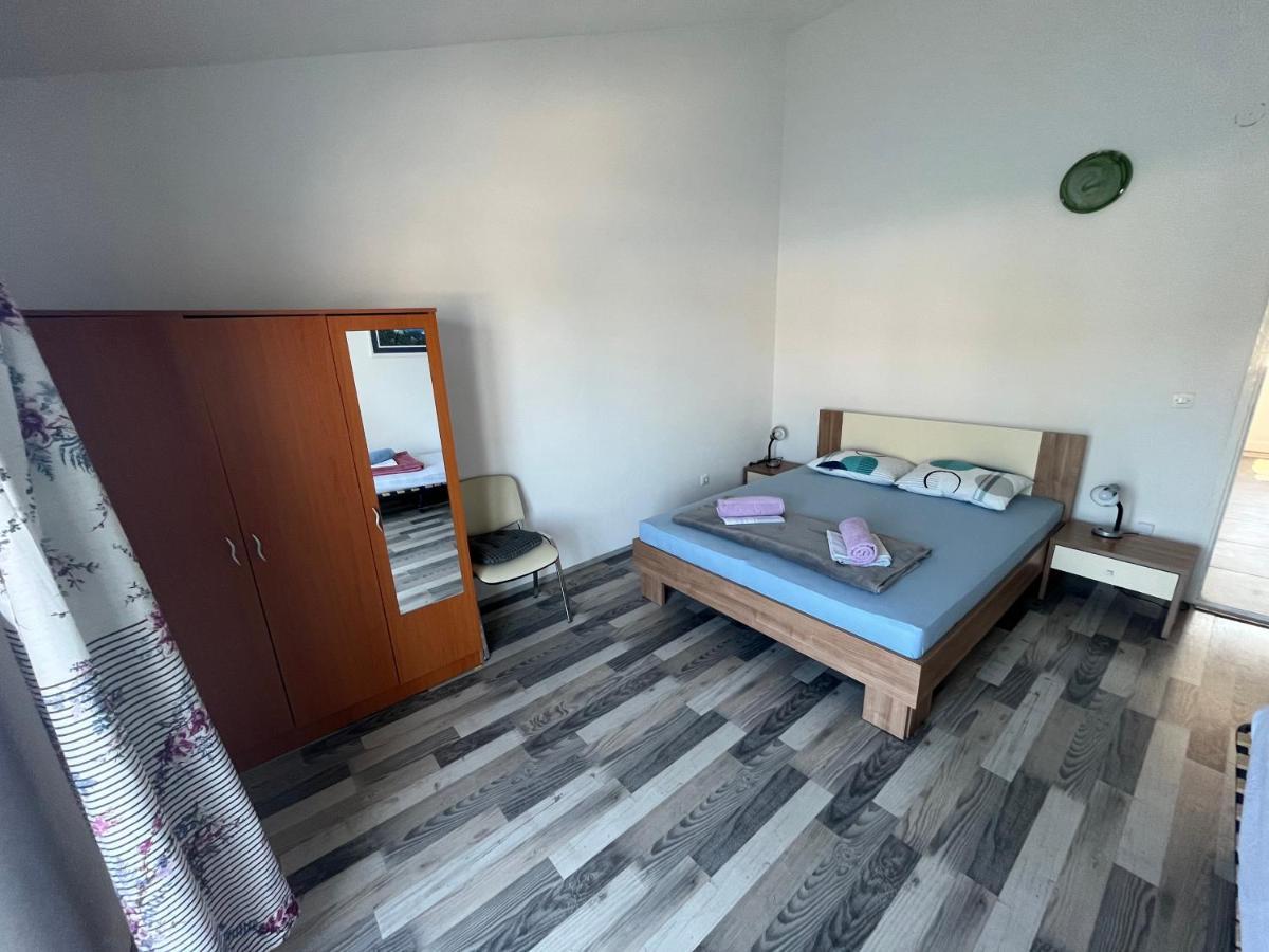 Apartments Peronja Jelsa Seafront Luaran gambar
