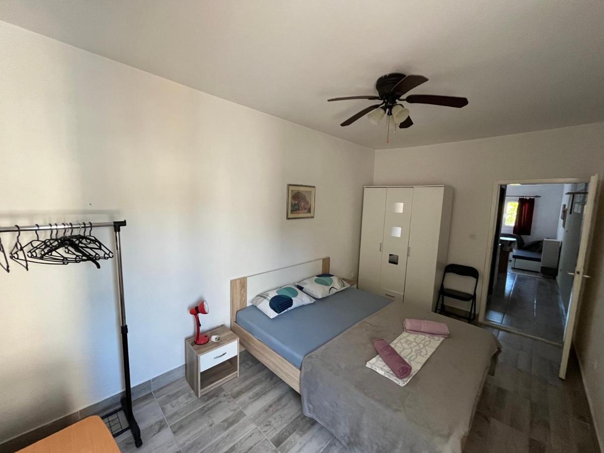 Apartments Peronja Jelsa Seafront Luaran gambar