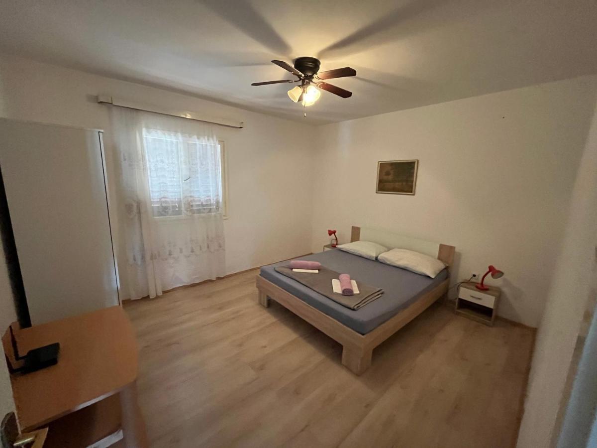 Apartments Peronja Jelsa Seafront Luaran gambar