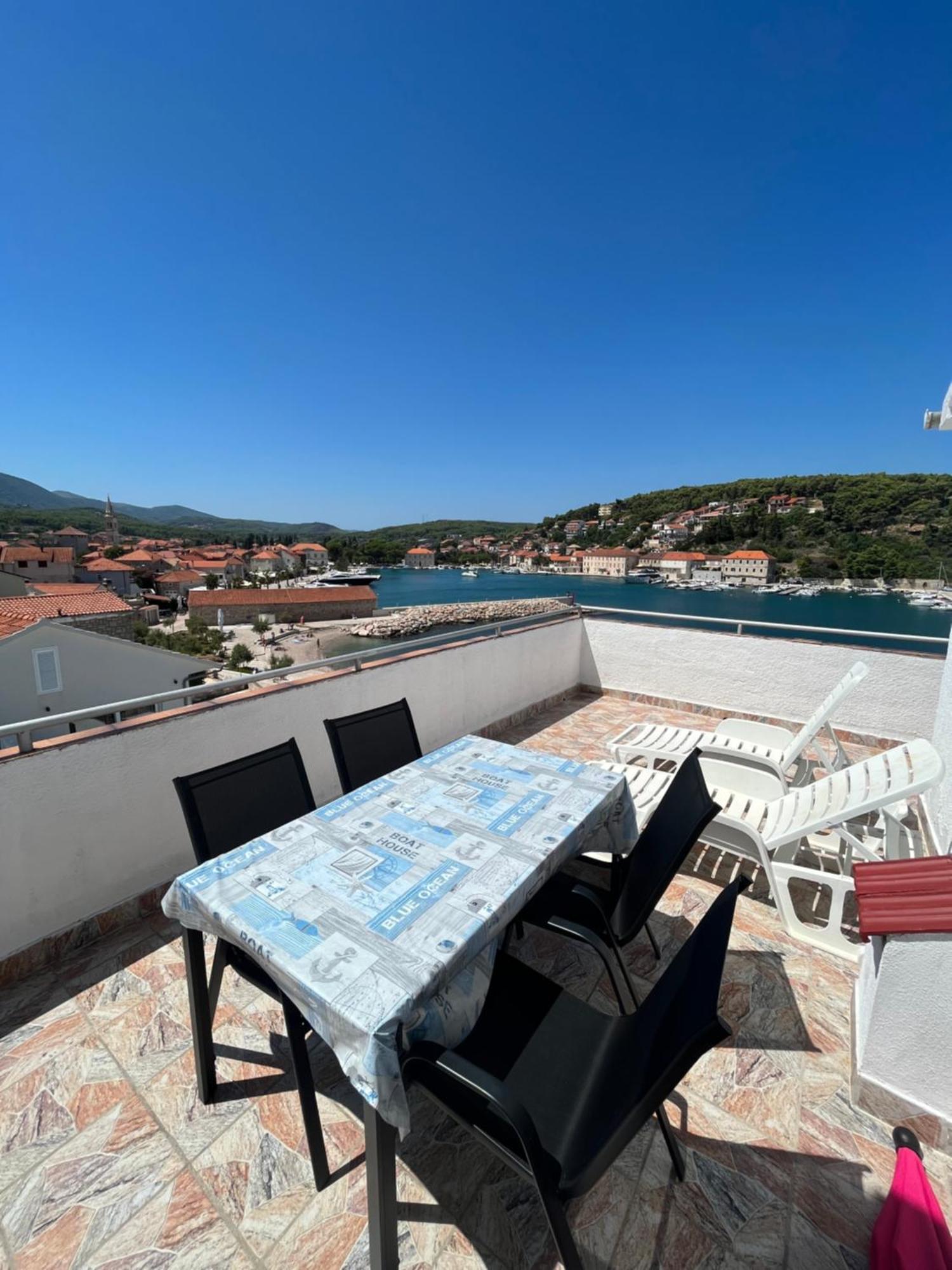 Apartments Peronja Jelsa Seafront Luaran gambar