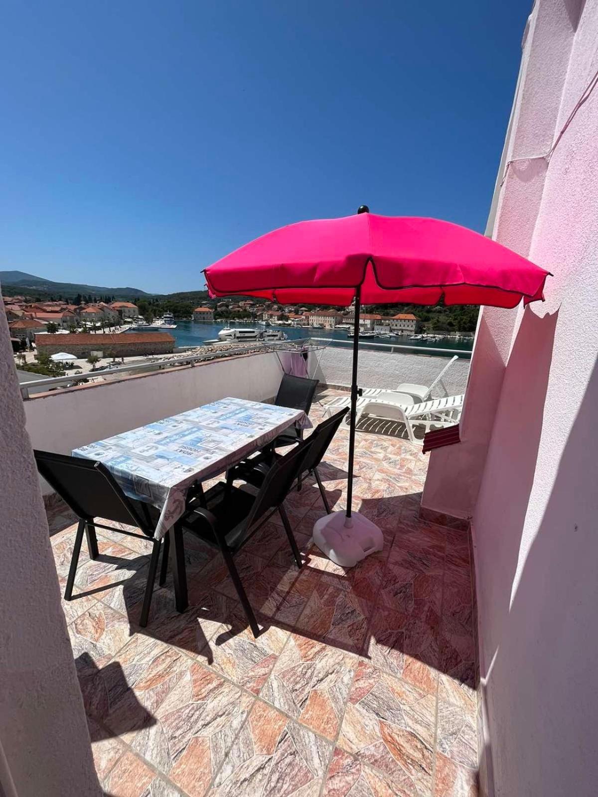 Apartments Peronja Jelsa Seafront Luaran gambar
