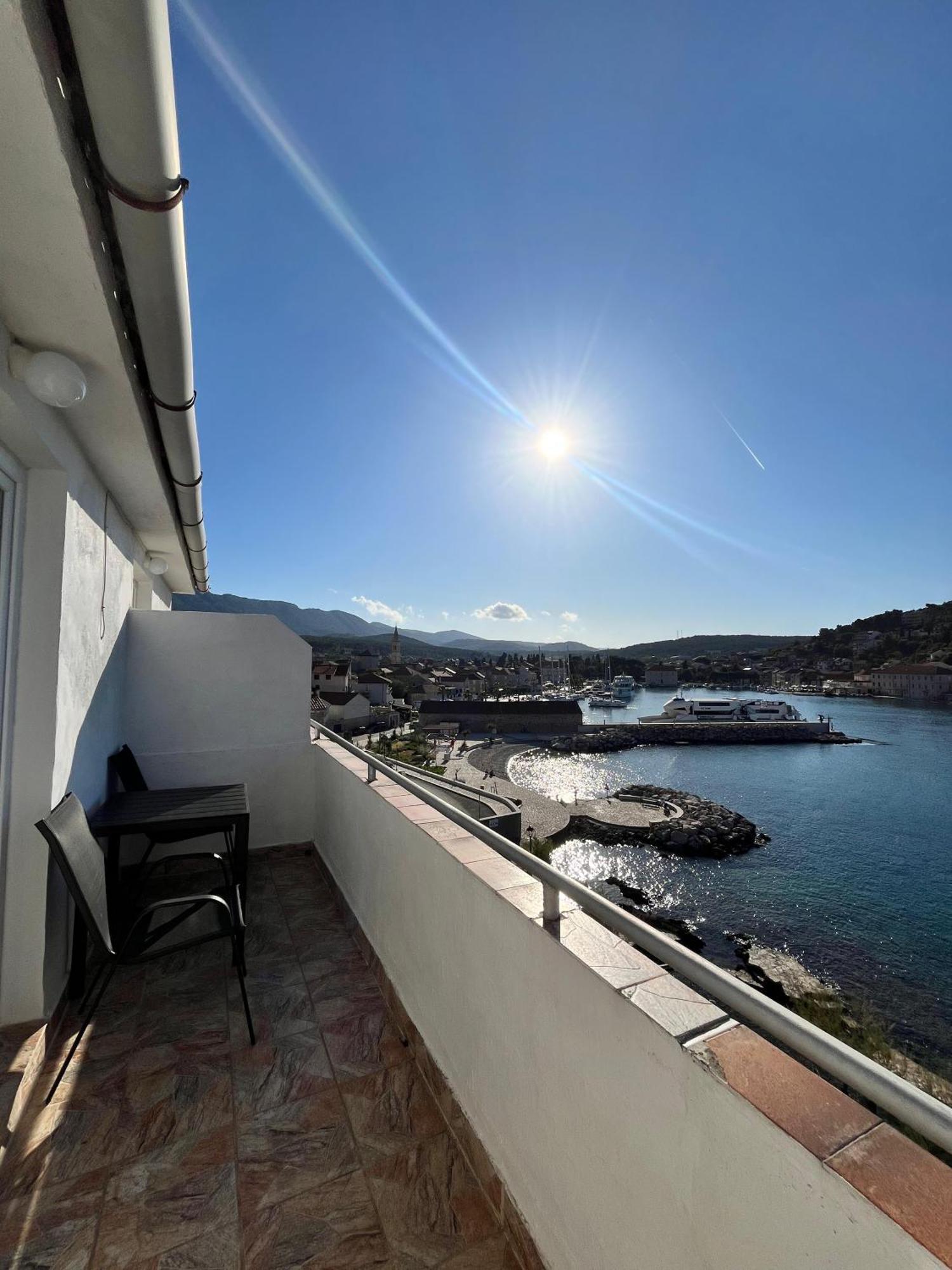 Apartments Peronja Jelsa Seafront Luaran gambar