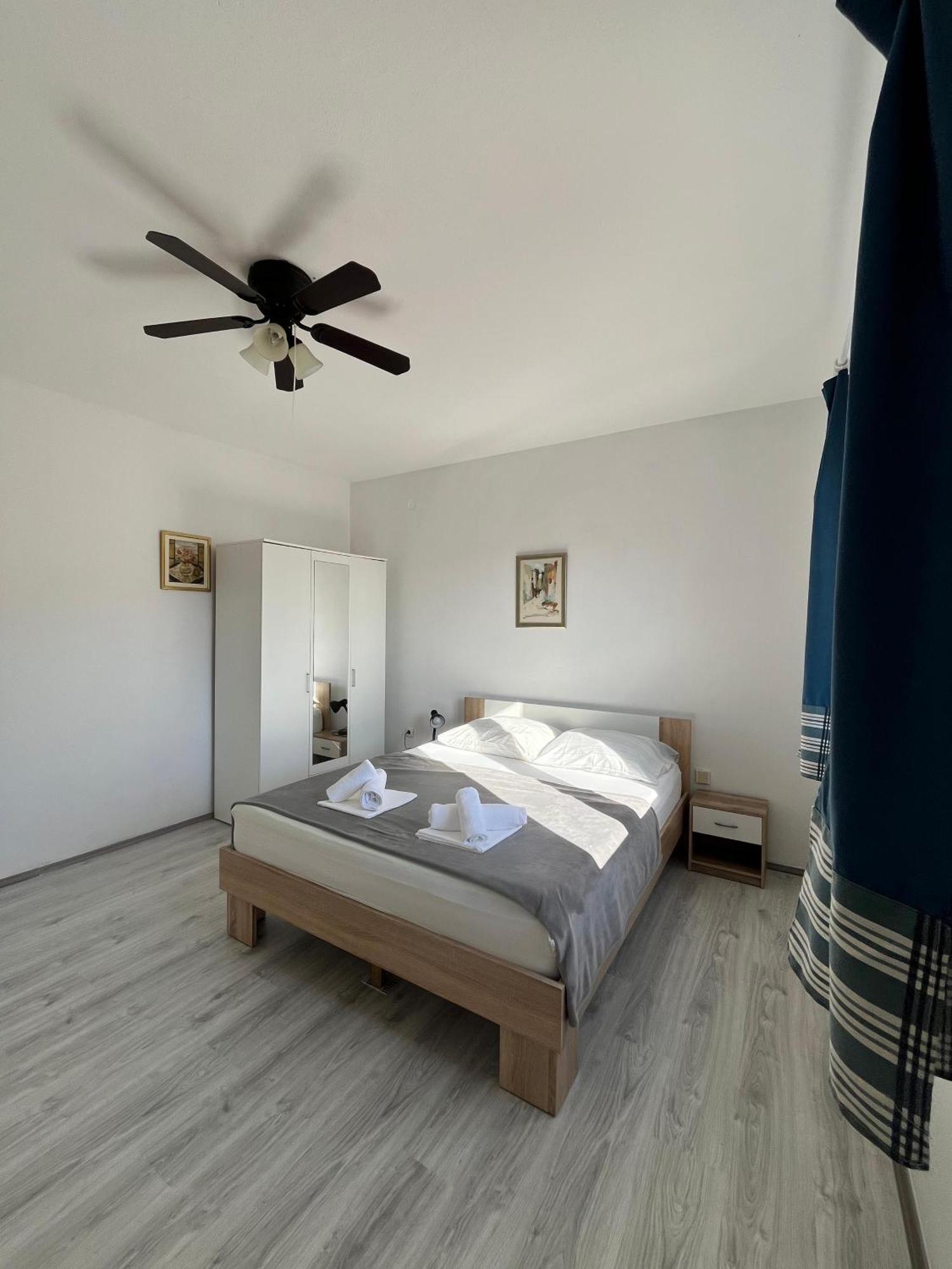 Apartments Peronja Jelsa Seafront Luaran gambar