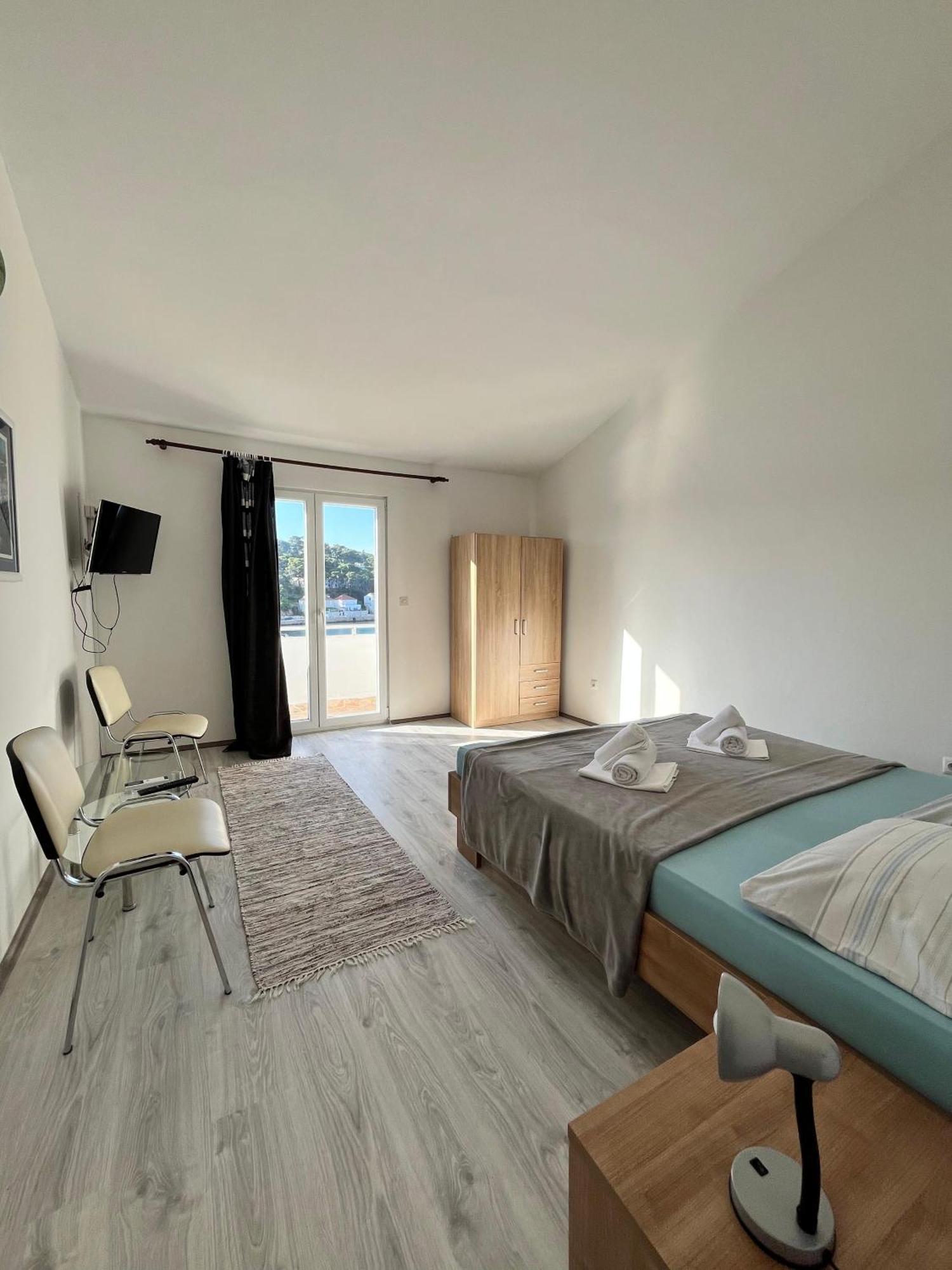 Apartments Peronja Jelsa Seafront Luaran gambar