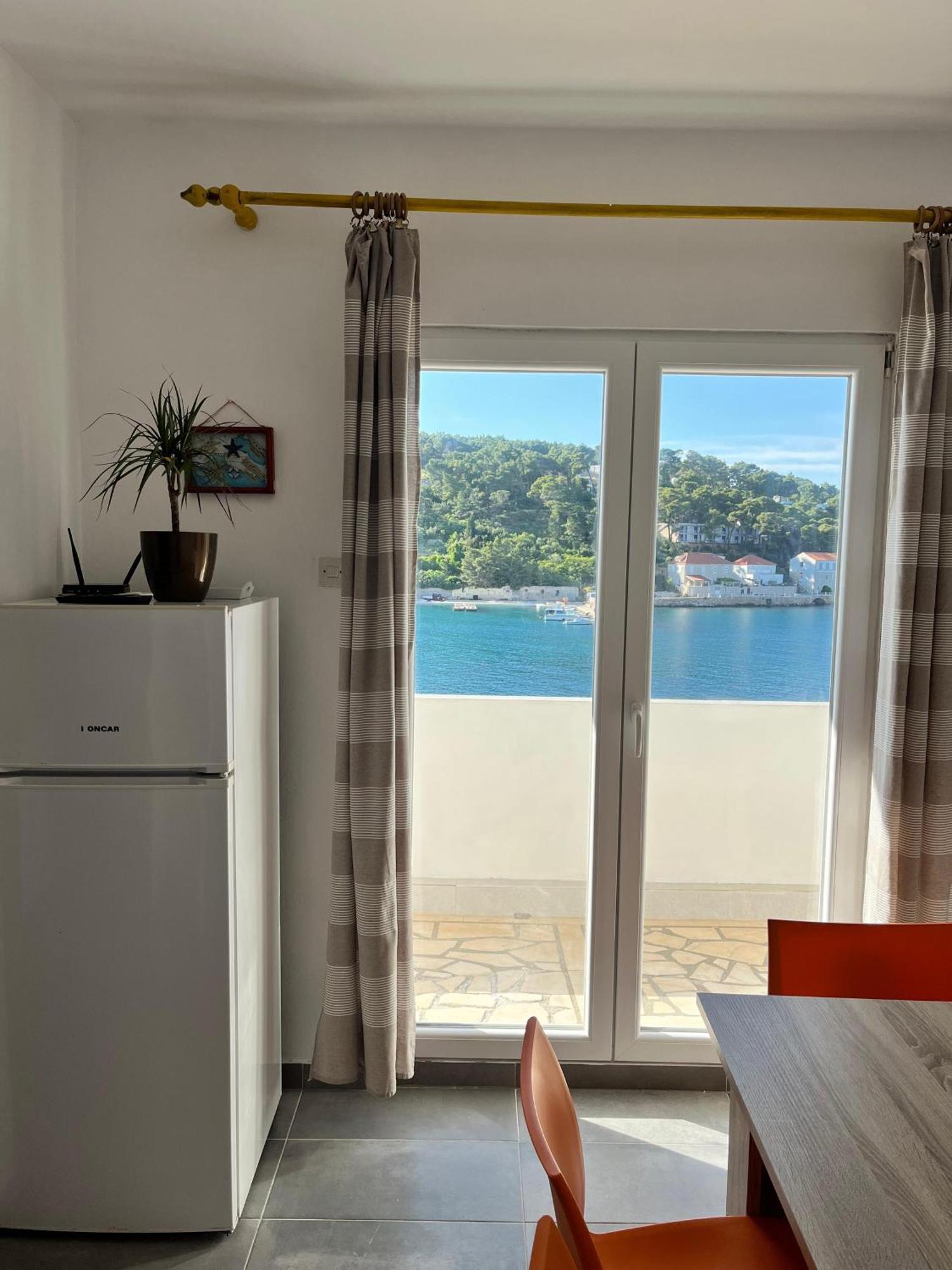 Apartments Peronja Jelsa Seafront Luaran gambar