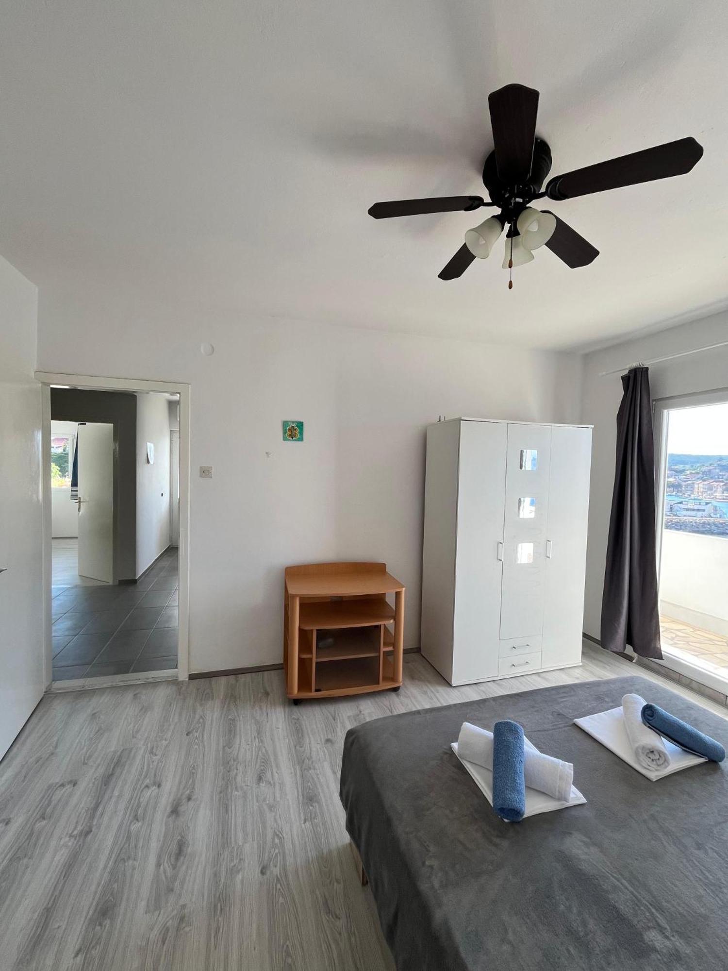 Apartments Peronja Jelsa Seafront Luaran gambar
